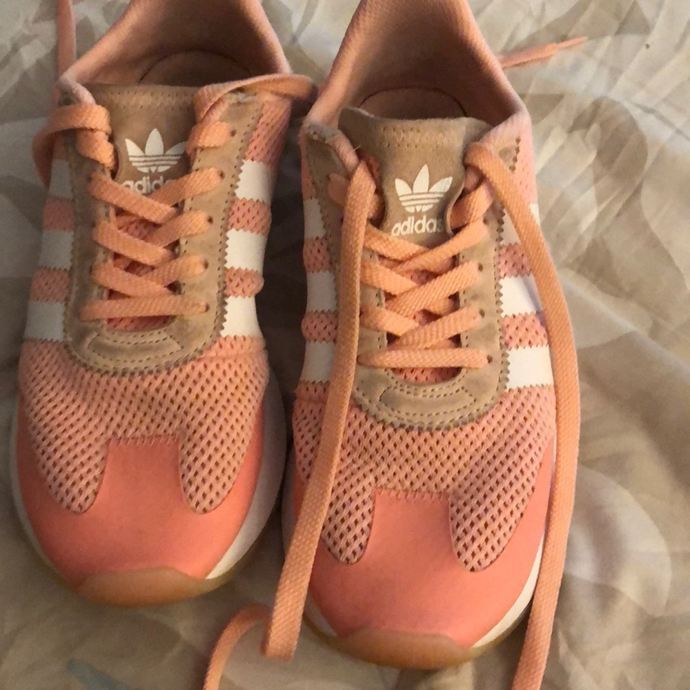 Ladies adidas tennis shoes